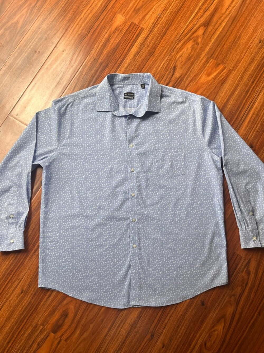 EUC Van Heusen Wrinkle Free Button Down Shirt Light Blue Floral 18-18 1/2 34/35